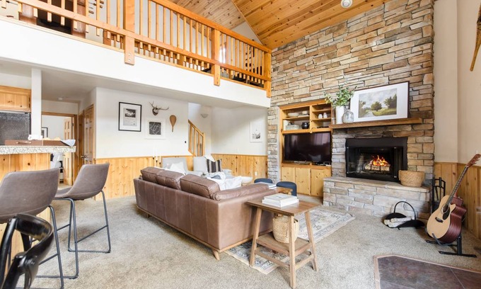 Summit Estates House | 583 m² House ∙ 3 bedrooms ∙ 8 guests