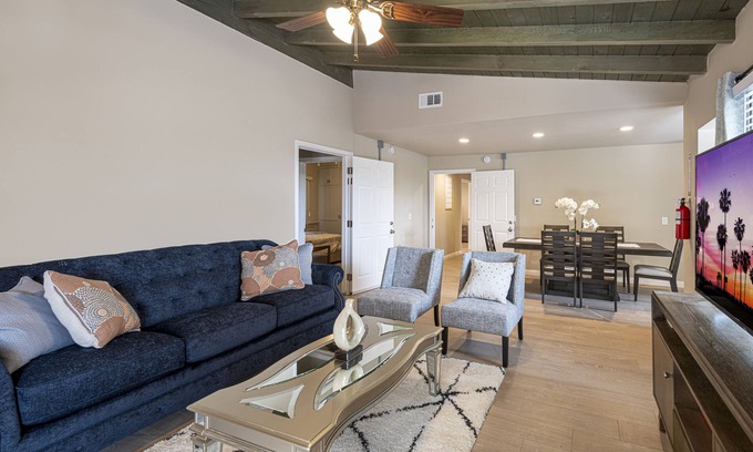 Altadena House | 6 BDRM Home, Big Backyard, Outdoor Deck & π Court