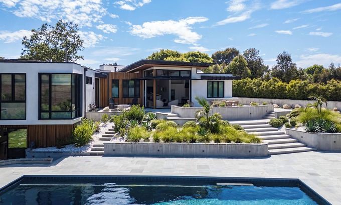 Central Malibu House | 6-Bedroom Luxury Oasis with Private Pool in Malibu