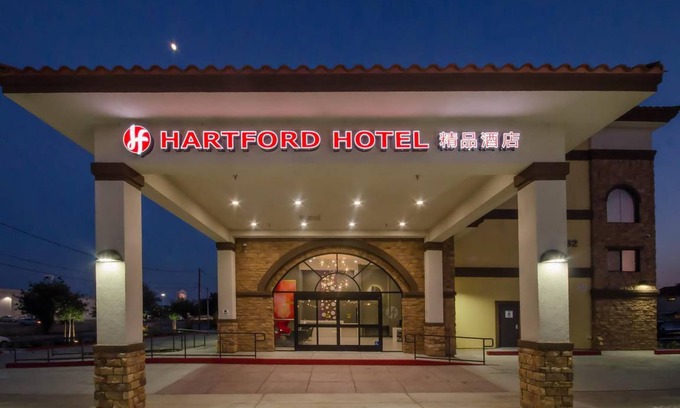 Rosemead Hotel | 60 m² Hotel ∙ 2 bedrooms ∙ 127 guests