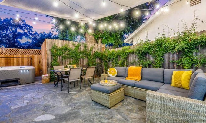 Thousand Oaks House | 63 m² House ∙ 2 bedrooms ∙ 4 guests