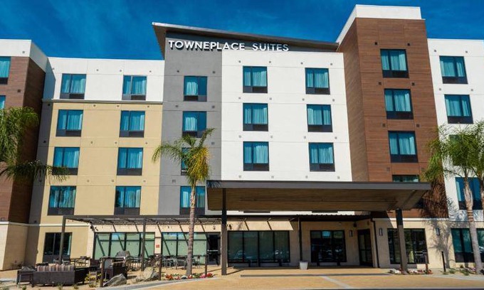Lake Forest Hotel | 64 m² Hotel ∙ 127 guests