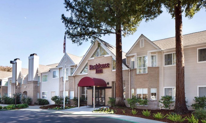 Pleasant Hill Hotel | 69 m² Hotel ∙ 2 bedrooms ∙ 127 guests