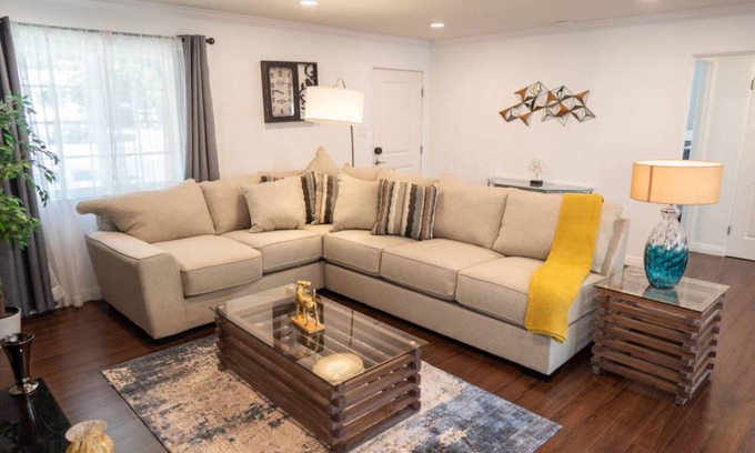 Burbank House | 70 m² House ∙ 2 bedrooms ∙ 6 guests