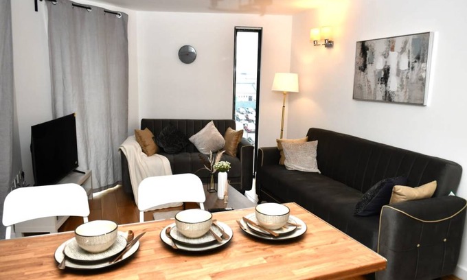 Royal Docks Apartment | 75 m² Apartment ∙ 2 bedrooms ∙ 4 guests