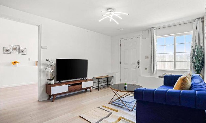 Broadmoor House | 75 m² House ∙ 1 bedroom ∙ 2 guests