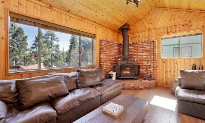 Fawnskin Cabin | 76 m² Cabin ∙ 2 bedrooms ∙ 4 guests