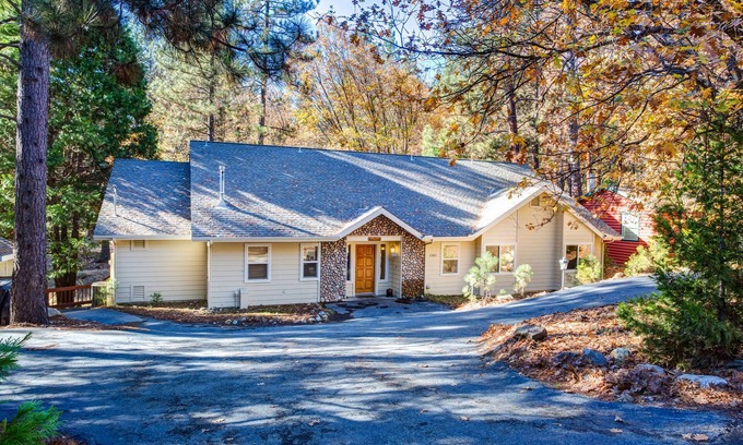 North Wawona Cabin | (7N) Miller's Landing at The Redwoods In Yosemite