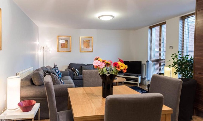 Greenwich West Apartment | 80 m² Apartment ∙ 2 bedrooms ∙ 4 guests