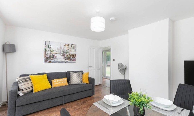 Shephall Apartment | 807 m² Apartment ∙ 2 bedrooms ∙ 6 guests