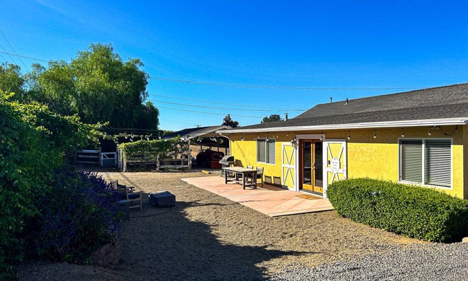 Fallbrook Cottage | 84 m² Cabin ∙ 1 bedroom ∙ 4 guests
