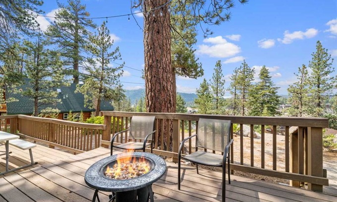 Boulder Bay Cabin | 87 m² Cabin ∙ 2 bedrooms ∙ 4 guests