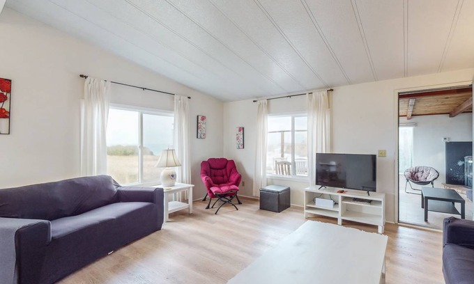 Fort Bragg Cottage | 89 m² Cabin ∙ 2 bedrooms ∙ 6 guests