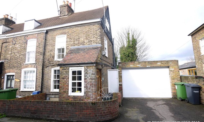 Waltham Cross Cottage | 90 m² Cabin ∙ 3 bedrooms ∙ 8 guests