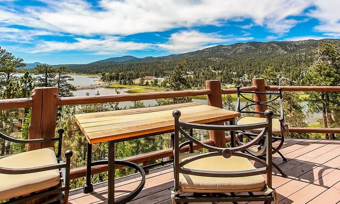 Castle Glen Estates House | 906-Windsong Manor