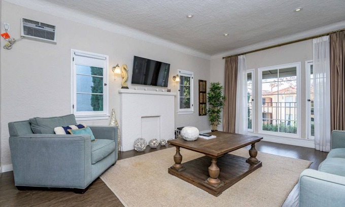 Beverly Hills Apartment | 93 m² Apartment ∙ 2 bedrooms ∙ 4 guests