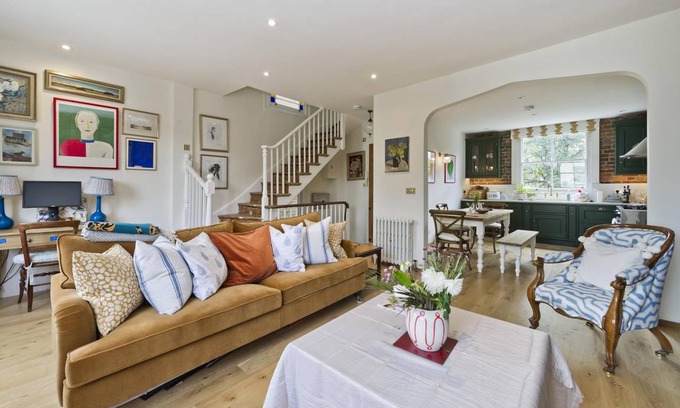 Hammersmith Broadway Apartment | 95 m² Apartment ∙ 2 bedrooms ∙ 4 guests