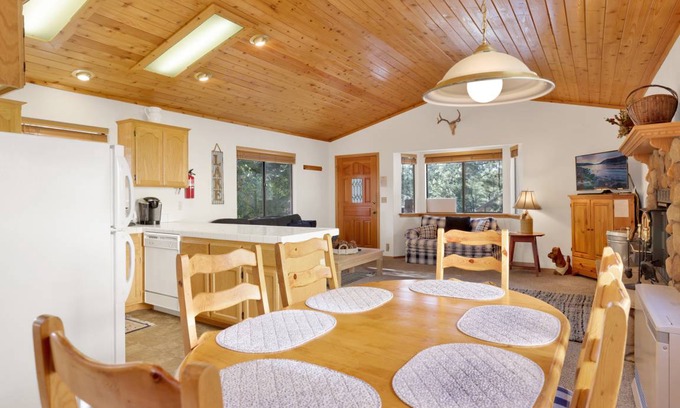 Fox Farm Cabin | 97 m² Cabin ∙ 2 bedrooms ∙ 6 guests