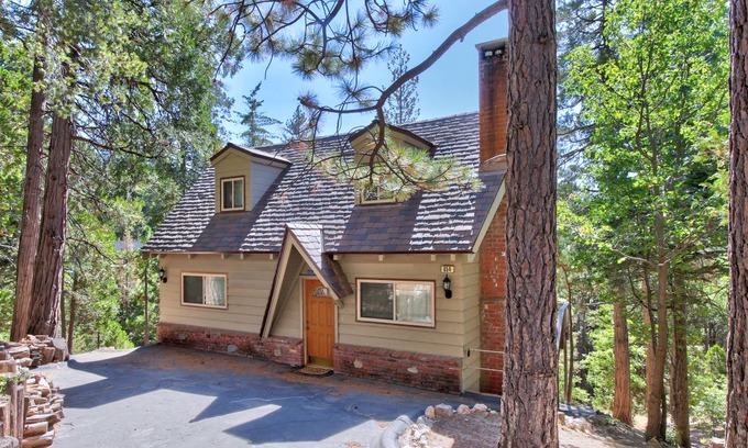 Lake Arrowhead Cabin | 97 m² Cabin ∙ 3 bedrooms ∙ 5 guests