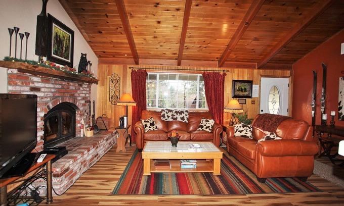 Upper Moonridge Cabin | A Short Walk To The Chairlift-Foosball-BBQ-wireless WIFI -close to golf course