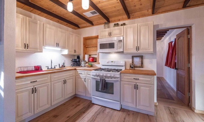 Woodlands Cabin | A Tin Hut with hot tub and fireplace