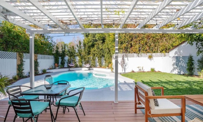 North Hollywood House | Adorable 3 bdr Home Universal Pool hot tub