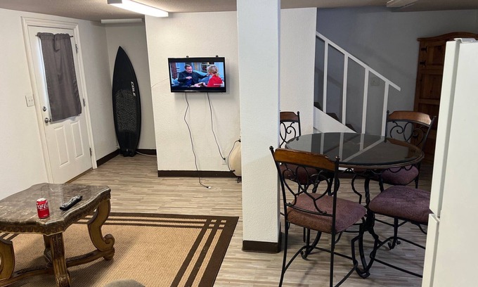 Canyon Country Apartment | Adorable one bedroom guest house with pool
