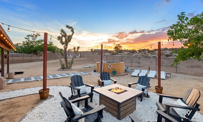 Joshua Tree House | π΅π Alana House - Pool, Hot Tub, BBQ, Fire Pit + Walk to Hikes! ππ΅