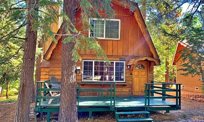 Upper Moonridge House | Alpine Haus by Big Bear Cool Cabins