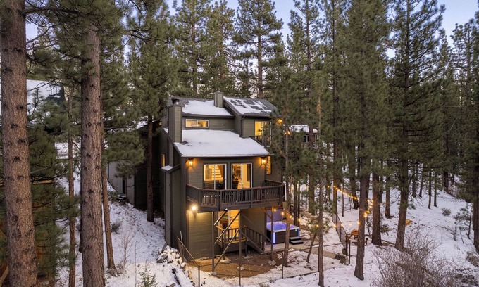 Big Bear House | Alpine Verde Cabin: Hot Tub, Game Room, EV Charger