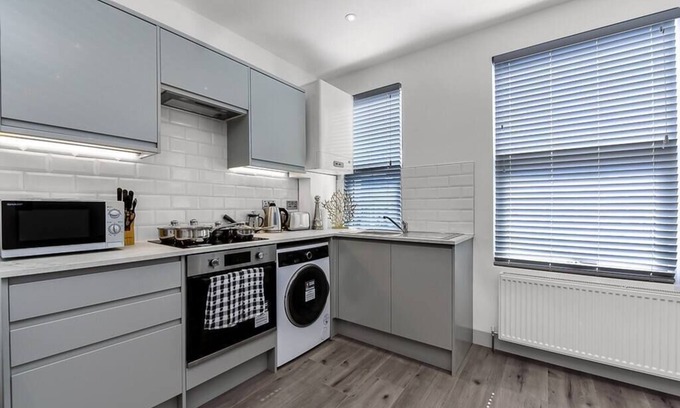 St. Leonard's Apartment | Amazing 2 Bedroom Apartment in Greater London