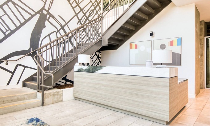 Inglewood Apartment | Amazing Westchester 2BR w/Pool, Gym & W/D, 5 mins to LAX, by Blueground