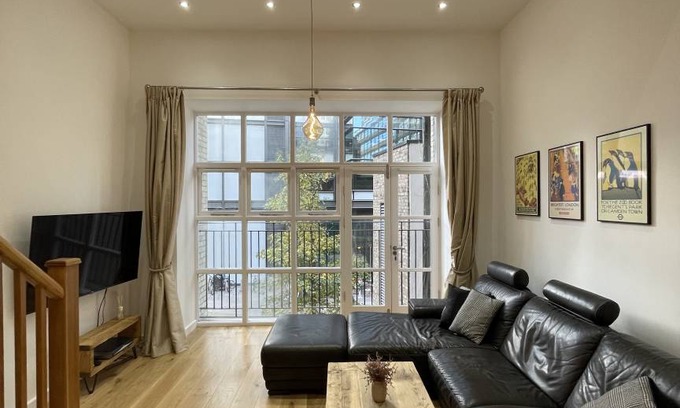 St Luke's Apartment | Apartment ∙ 3 bedrooms ∙ 6 guests