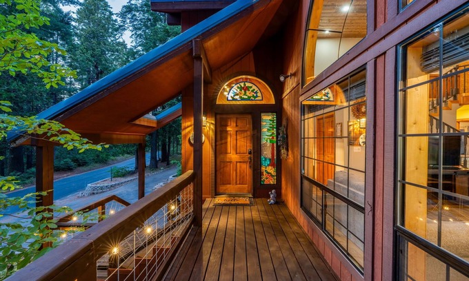 Shaver Lake Cabin | Apple Blossom Lodge-Stylish Mountain CABIN