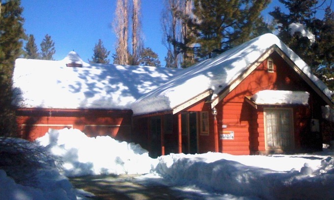 Big Bear City Cabin | Awesome Getaway!!! Pet Friendly!!! NEAR SLOPES!