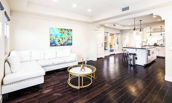 Azusa House | Azusa Views on Traymore #41219