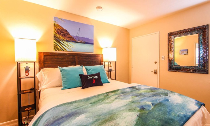 Lido Isle Apartment | BALBOA OCEAN ESCAPE Steps to Beach and Bay with AC