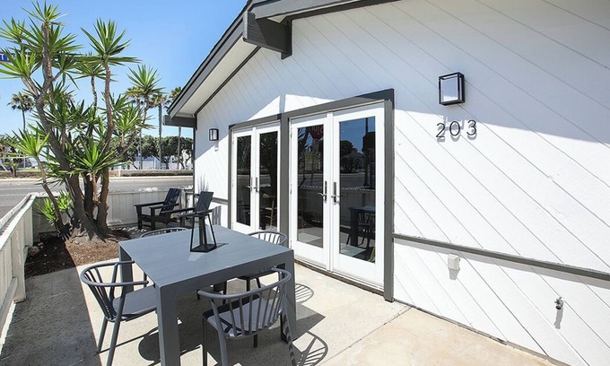 Newport Shores Apartment | Beach living-Charming one bedroom lower unit