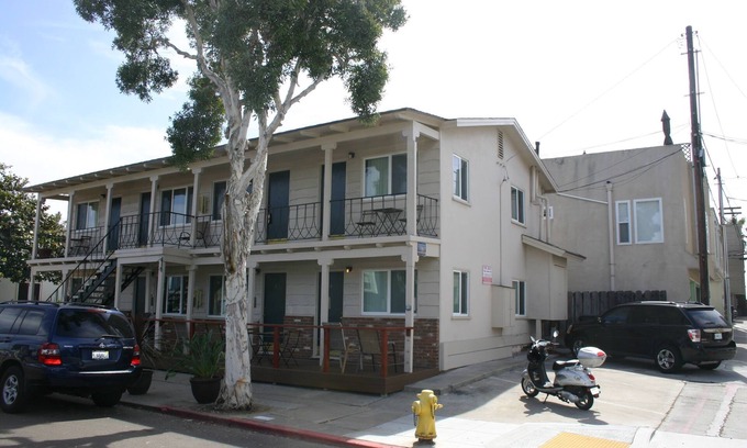 South Mission Beach Apartment | Beachside Second Floor Studio-Steps to Ocean & Bay, Walk 5min to Belmont Park5