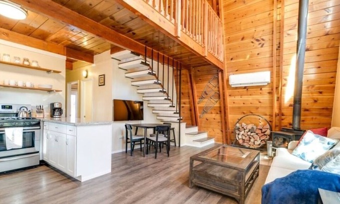 Big Bear City Cabin | ★BEARADISE★ Cozy Modern Getaway ~ 3bed/2bath ~ full kitchen ~ relaxing cabin