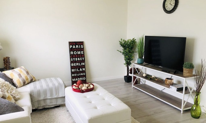 Hawthorne House | beautiful 2 bed/2bath private house, minutes away from LAX airport