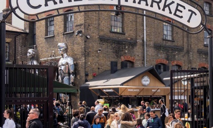 Camden Town with Primrose Hill Apartment | Beautiful double-bed room & living room w/sofa bed available in Camden Town