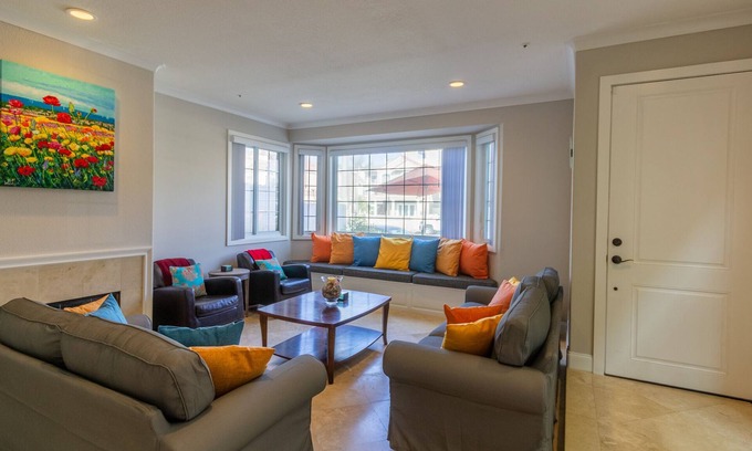 Huntington Beach House | Beautiful Downtown HB 3BR just 1 block to beach!