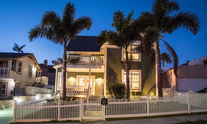 Bankers Hill House | Beautiful, Large Home - Bay Views and Parking!