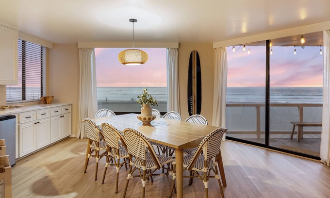 South Mission Beach House | Belmont by AvantStay | 3BR Home on Mission Beach! Ocean Views!
