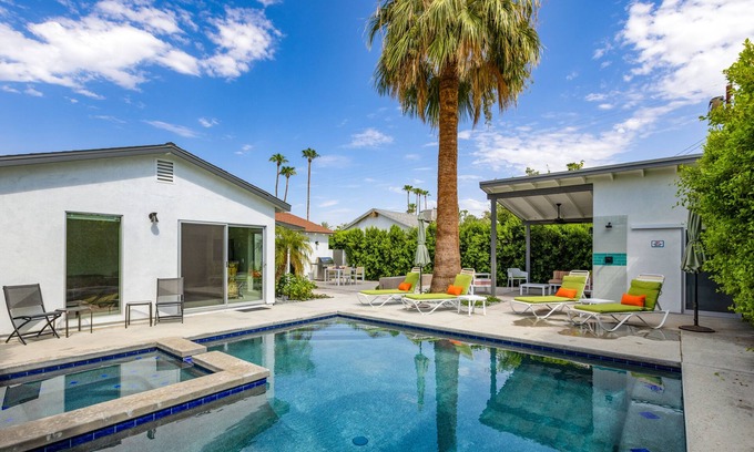 Palm Springs House | Betty’s Renovated Home in Movie Colony East