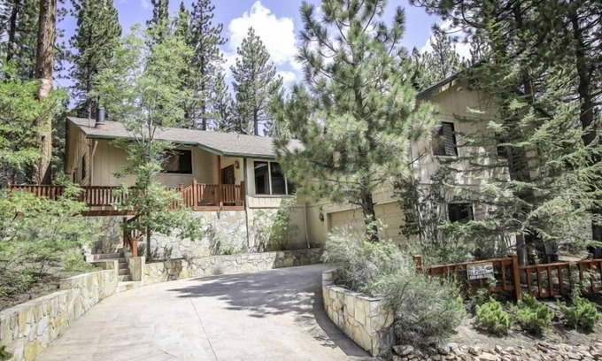 Fox Farm House | Big Olympic Getaway, Spacious 4b 3.5b, Sleeps 10, Pool Table and WiFi