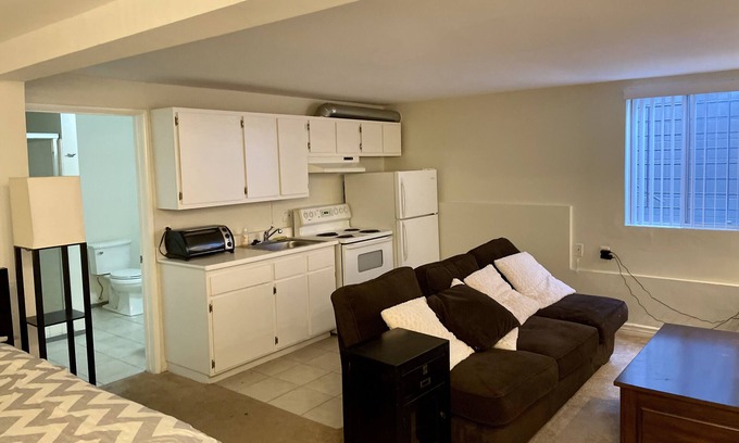 Mid-City Condo | Blocks from the beach and 3rd St Promenade!