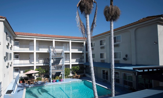 Sherwood Forest and Thistle Development Hotel | Brookhurst Plaza Inn