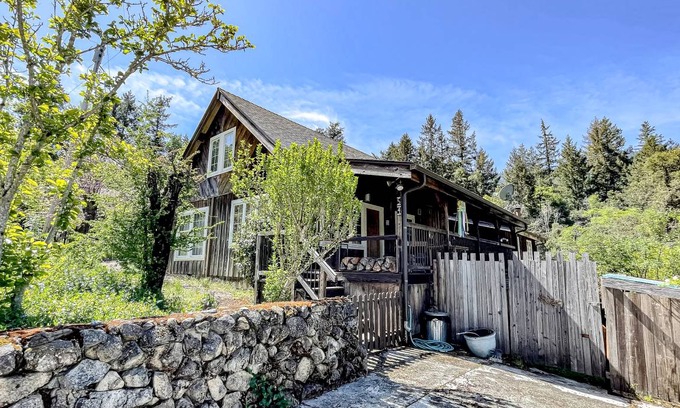 Burnt Ranch Cabin | Cabin ∙ 1 bedroom ∙ 4 guests